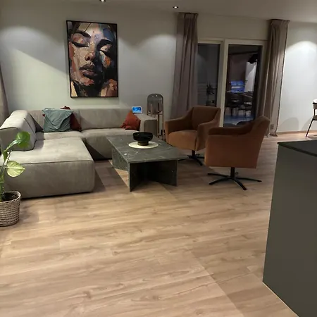 House With Parking And View *