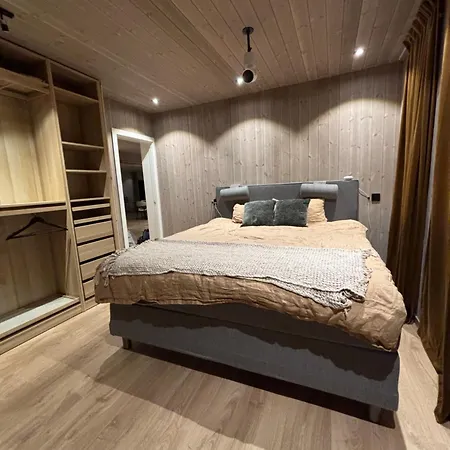 House With Parking And View Nyaraló *