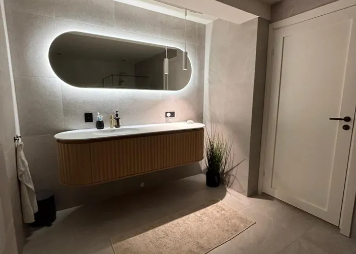 Semesterbostad House With Parking And View Harstad